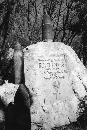Il masso con le iscrizioni del 46° reggimento di Szeged