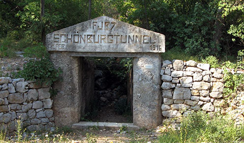 A Schönburg alagút keleti bejárata