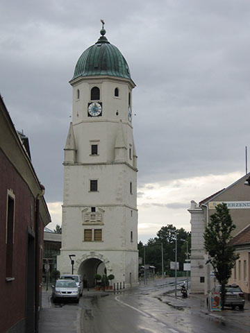 A fischamendi múzeumnak otthont adó ötemeletes torony