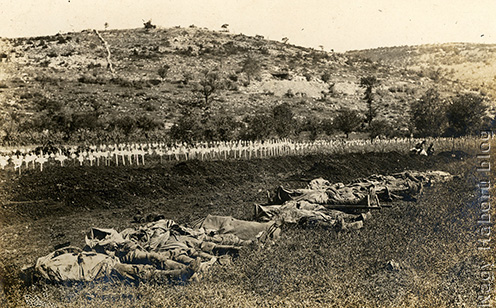 Temetésre váró halottak a Vizintini temetőnél