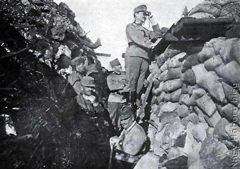 Lukachich Géza tábornok a Monte San Michelén kiépített állásban