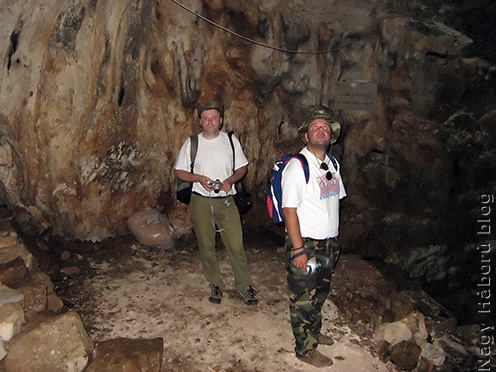 Pintér Tamás és Stencinger Norbert a barlang egyik teraszán
