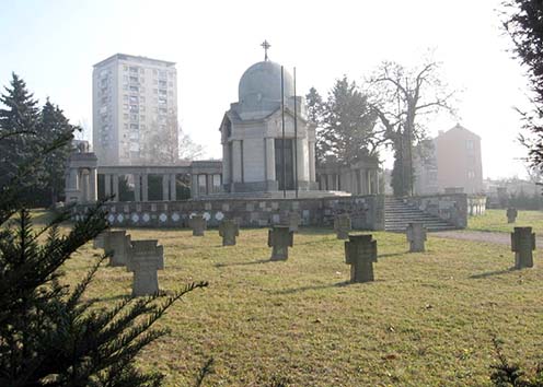 A katonai parcella és az emlékkápolna Belgrád temetőjében 2006-ban