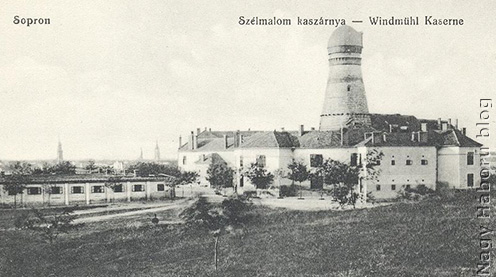 A soproni Szélmalom kaszárnya korabeli képeslapon