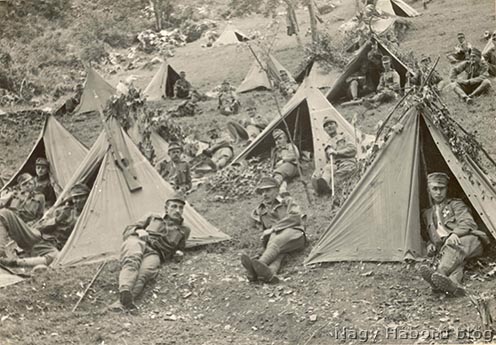 Pihenő katonák a Mrzli Vrh oldalában 1915-ben