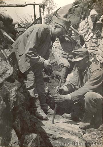 Lövészárok ásás a Mrzli Vrh-ön 1916-ban