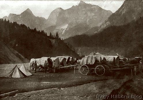 Kocsi tábor egy hadtápállomás mellett, olasz front