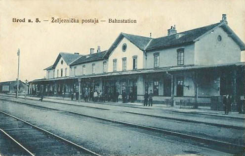 Slavonski Brod vasútállomása korabeli képeslapon